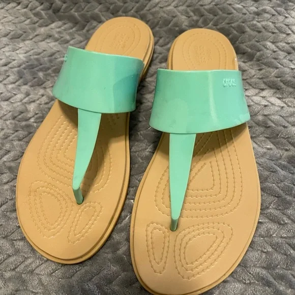 ✨🎉 Crocs Women’s Tulum Thong Flip Flops Sz 10 Mint Green Sandals Casual Comfy - Picture 1 of 4
